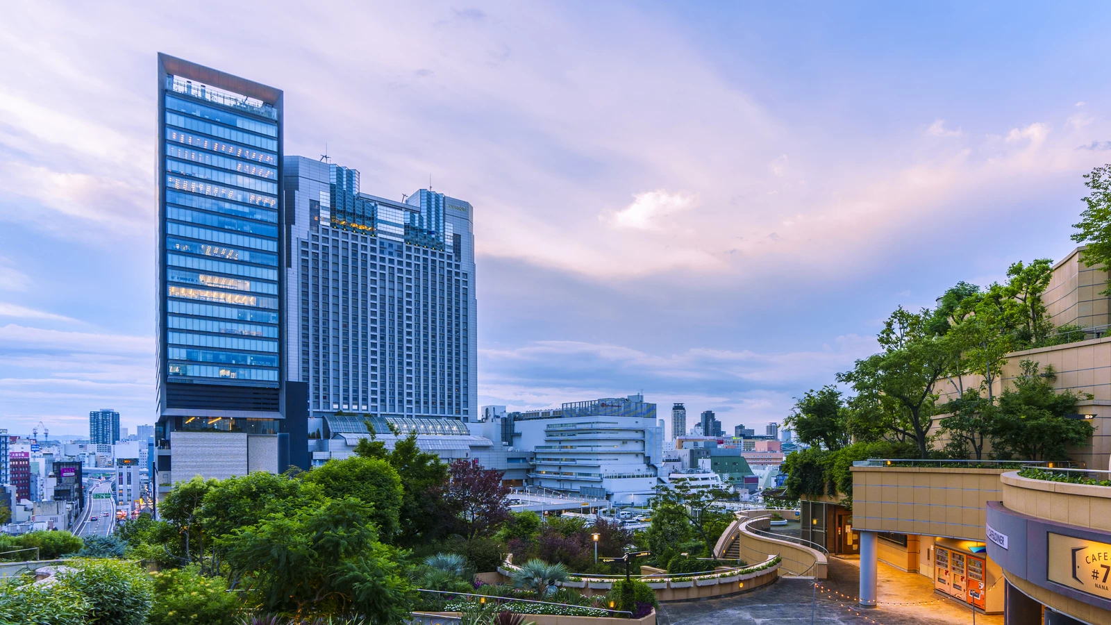 7 Luxury Hotels in Osaka for Couples on a Special Day