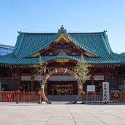 Which Shrines in Tokyo Offer the Chinowa Ring Kuguri Ritual? Learn About the Etiquette and Origins Before You Visit!
