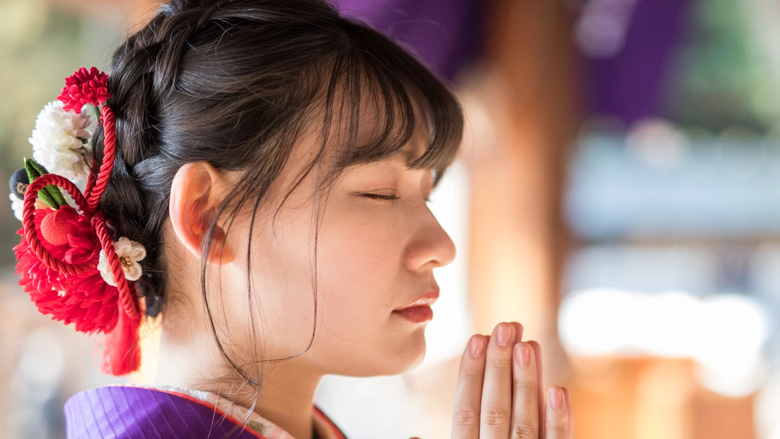 Shrine Etiquette: How to Pray at a Shinto Shrine and How It Differs from a Buddhist Temple