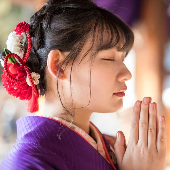 Shrine Etiquette: How to Pray at a Shinto Shrine and How It Differs from a Buddhist Temple