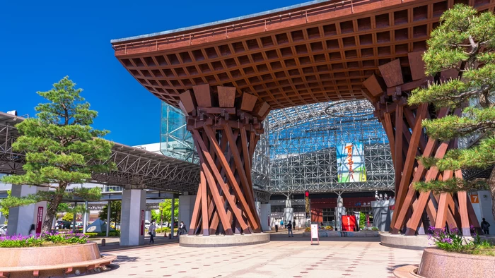 18 Must-Buy Kanazawa Souvenirs: From Iconic Sweets to Shimmering Gold Leaf Crafts