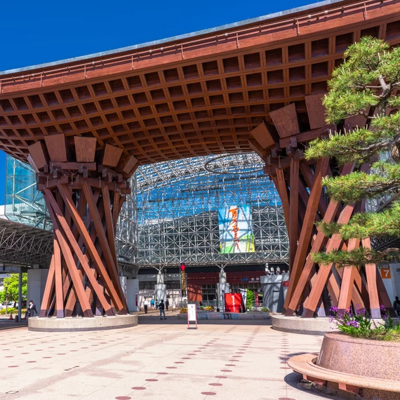 18 Must-Buy Kanazawa Souvenirs: From Iconic Sweets to Shimmering Gold Leaf Crafts