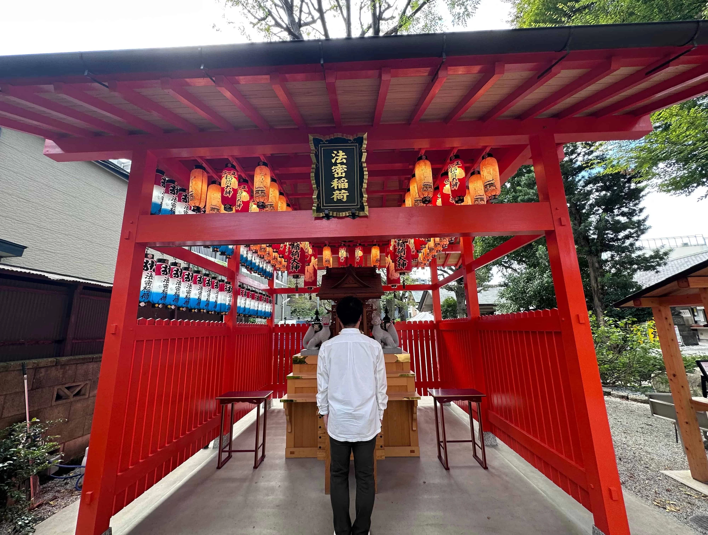Discover Tokyo’s White Snake Shrine for Good Fortune