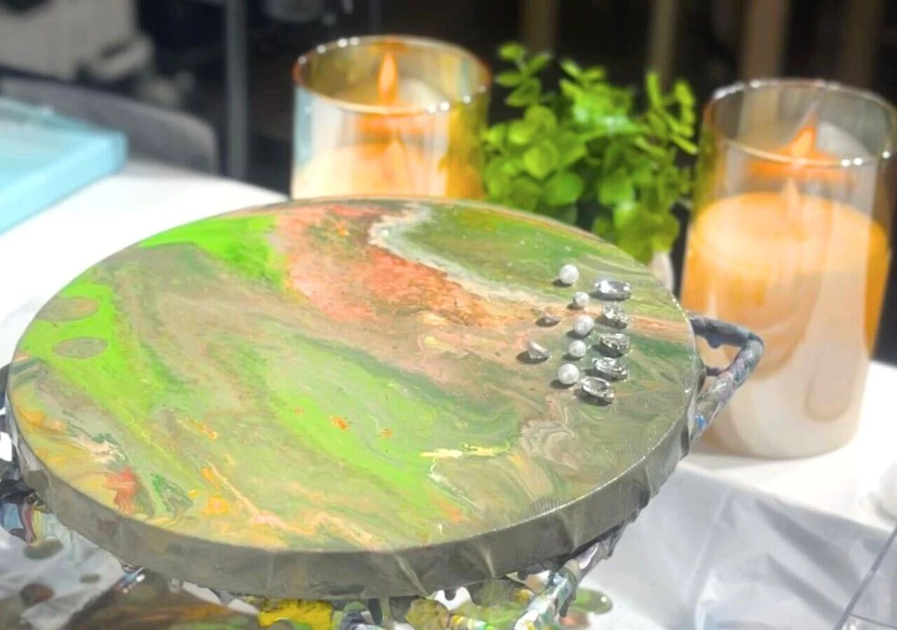 Trying Tea Ware Painting and Fluid Art at Art and Cafe in Shibuya