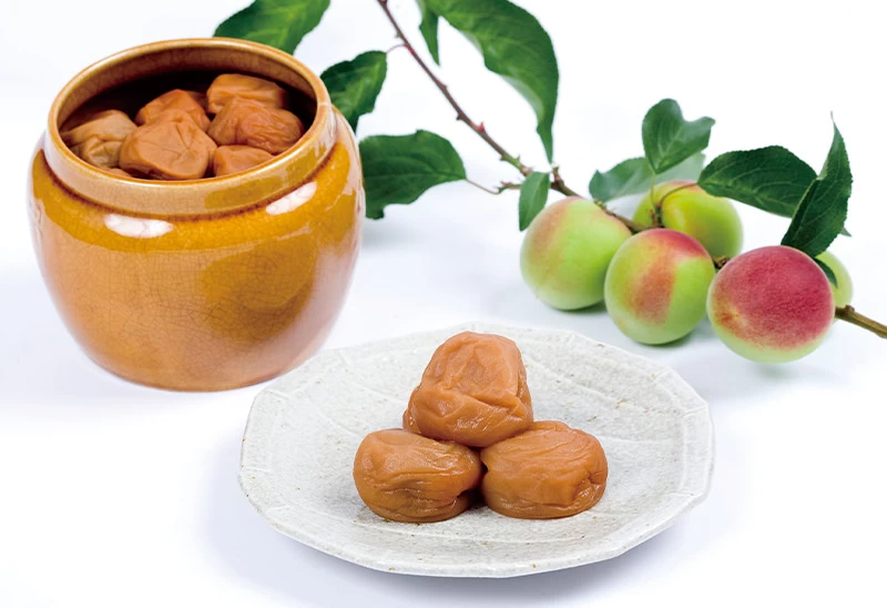 Premium pickled plums