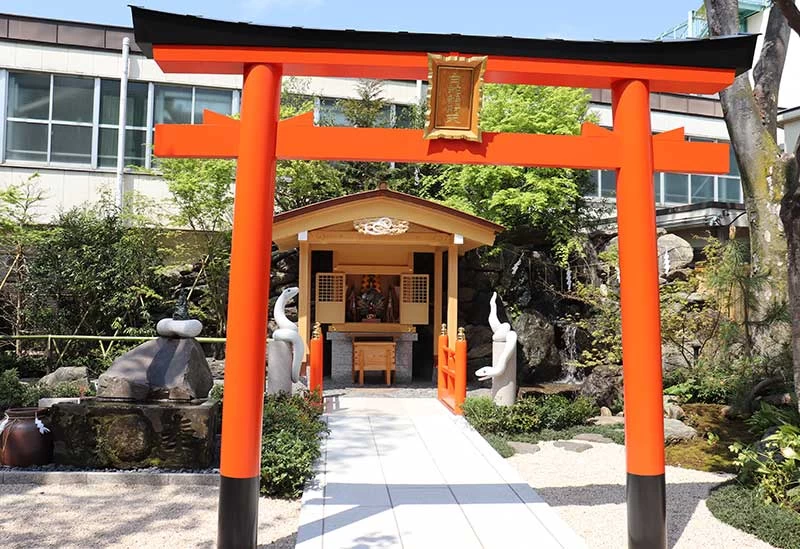 Red torii gate