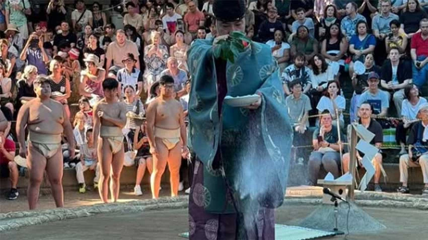 Sumo ritual ceremony